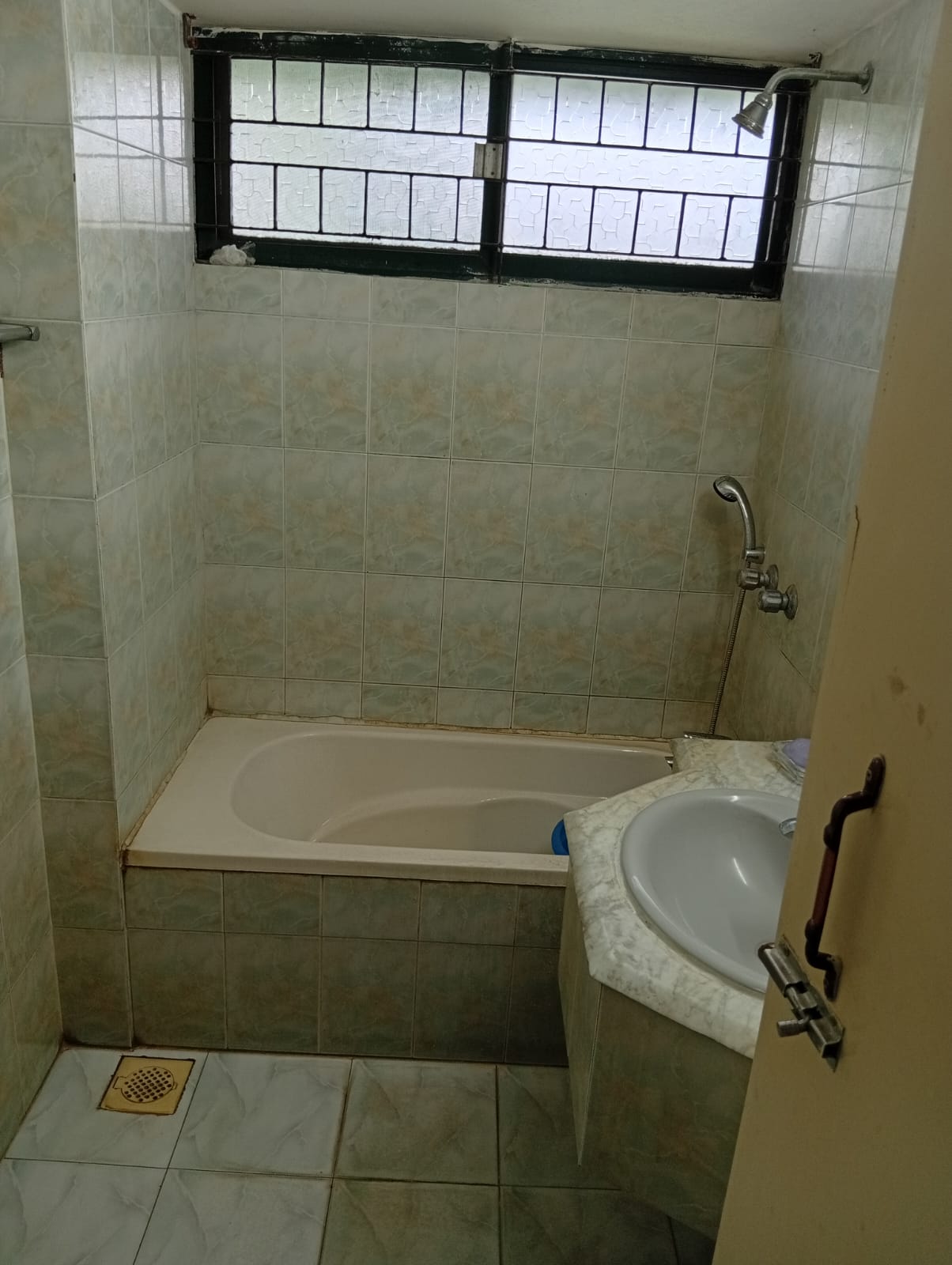 2,550 Sq Ft Residence Cum Office for Rent in Gulshan | Level 3