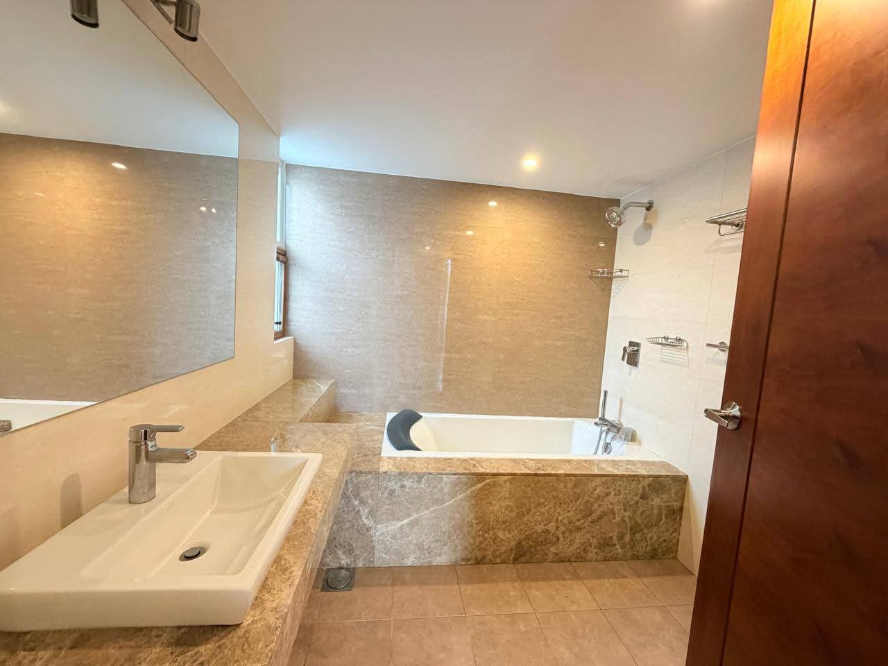 Elegant Semi Furnished Apartment in North Gulshan, Dhaka.