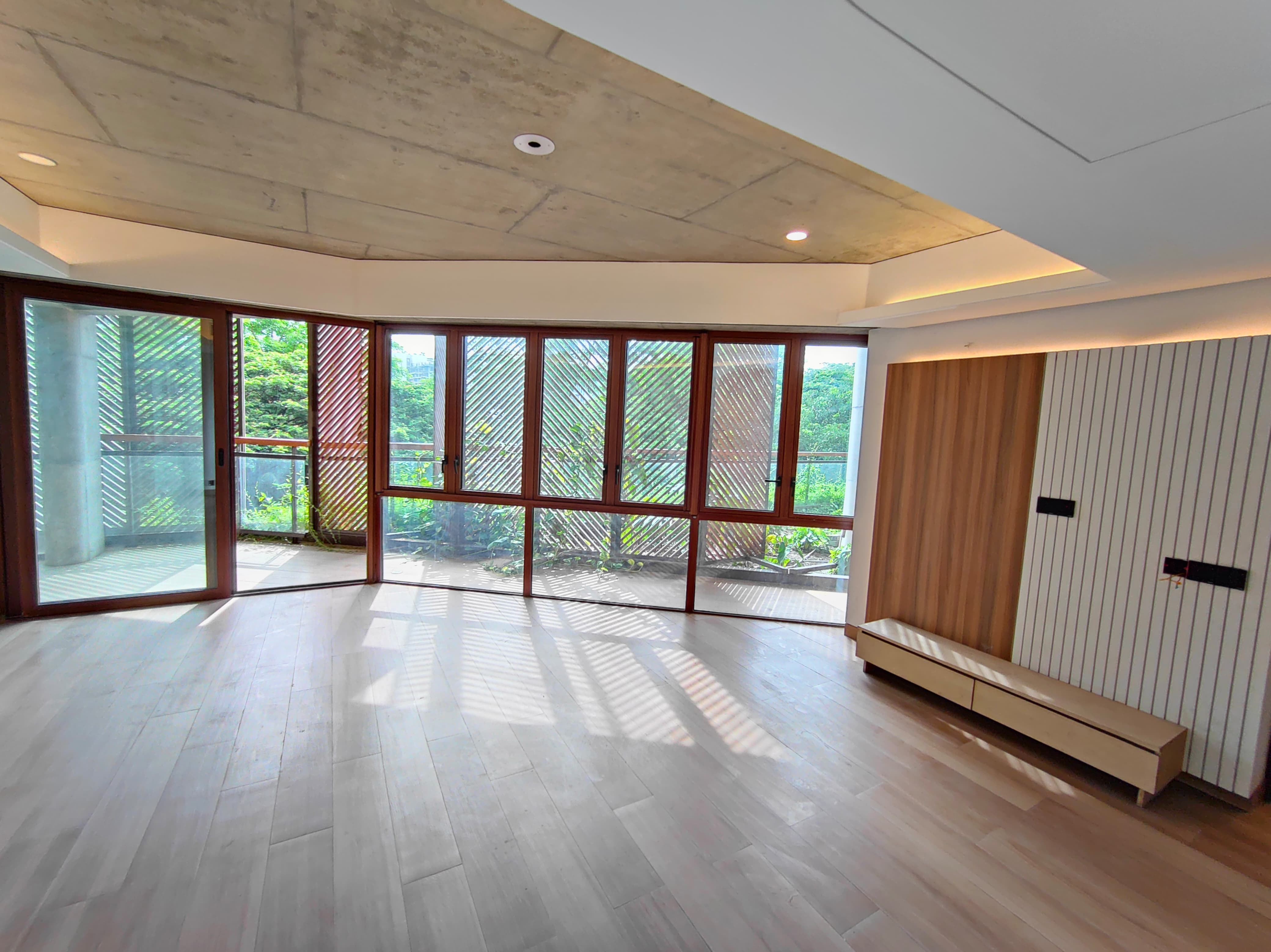 Luxurious 5,000 Sq Ft Semi-Furnished Modern Apartment for Rent in Gulshan North