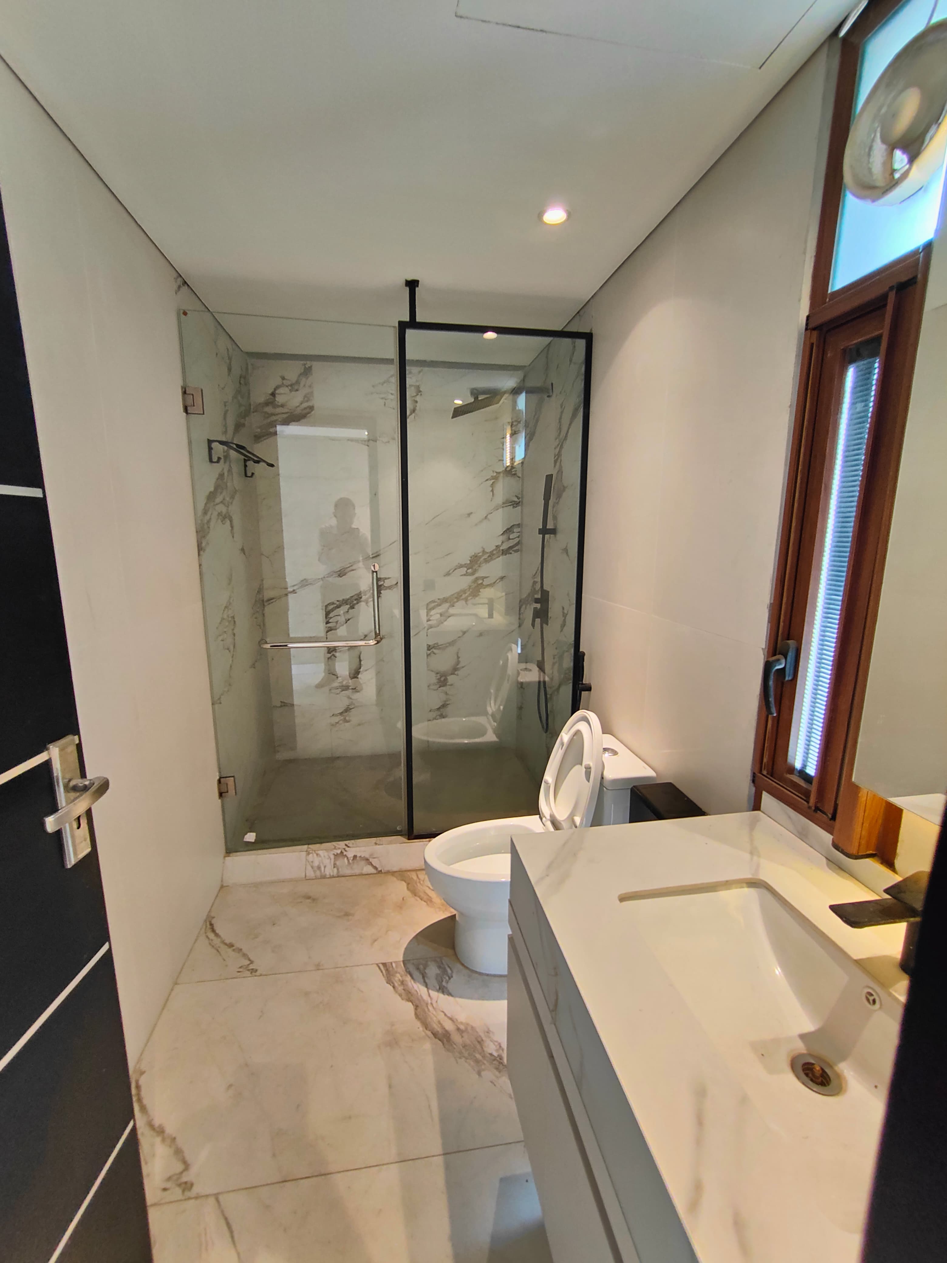 Luxurious 5,000 Sq Ft Semi-Furnished Modern Apartment for Rent in Gulshan North