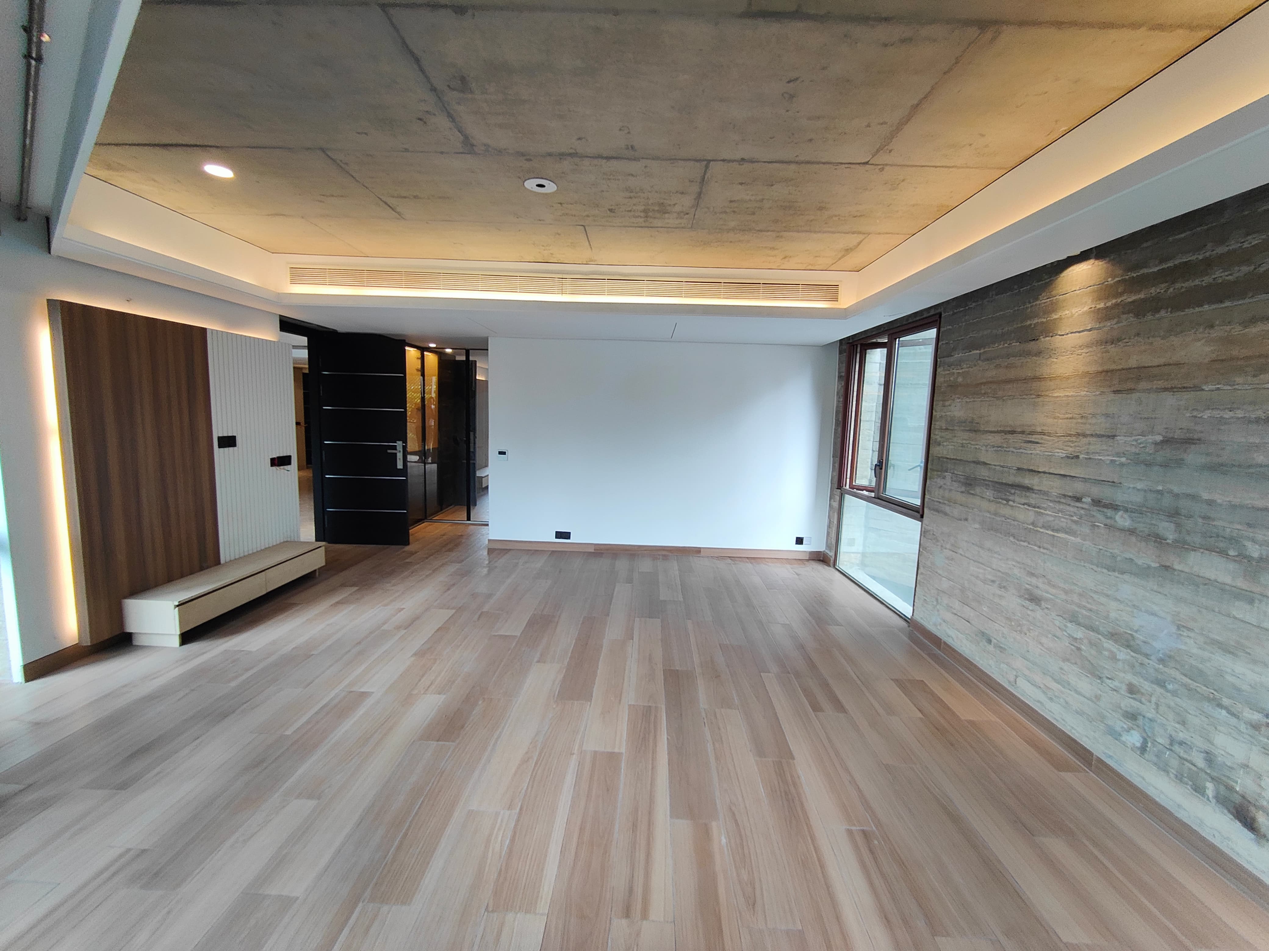 Luxurious 5,000 Sq Ft Semi-Furnished Modern Apartment for Rent in Gulshan North
