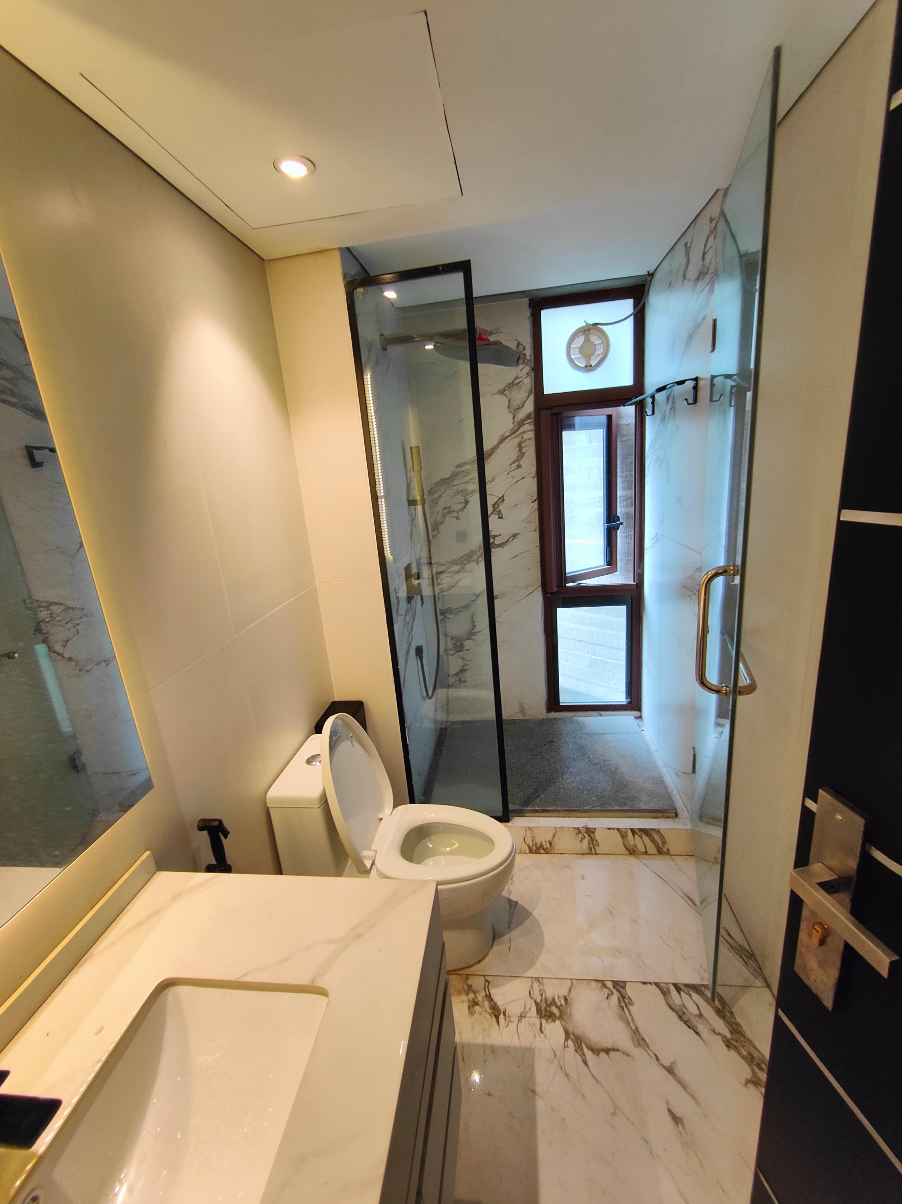 Luxurious 5,000 Sq Ft Semi-Furnished Modern Apartment for Rent in Gulshan North