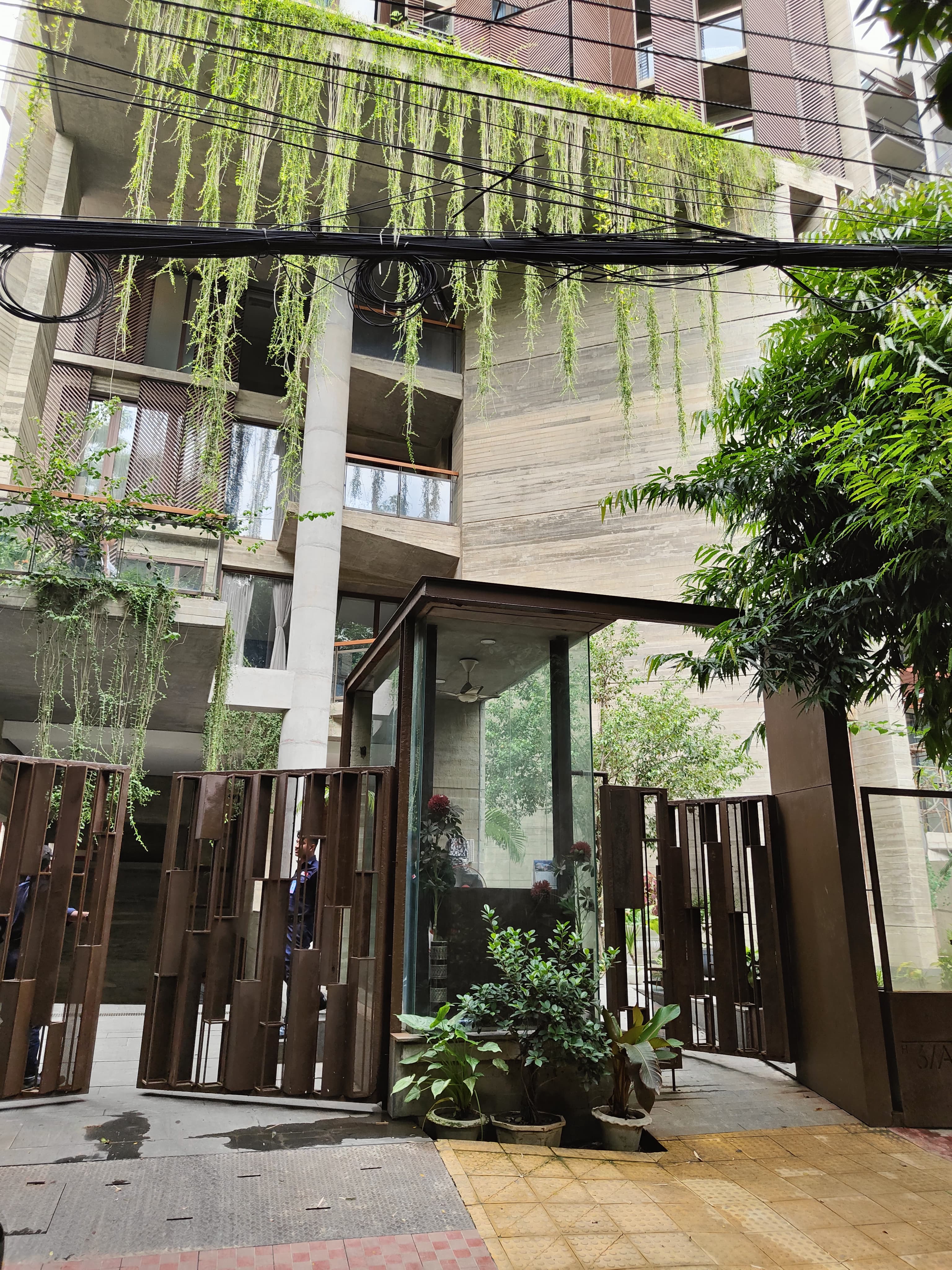 Luxurious 5,000 Sq Ft Semi-Furnished Modern Apartment for Rent in Gulshan North